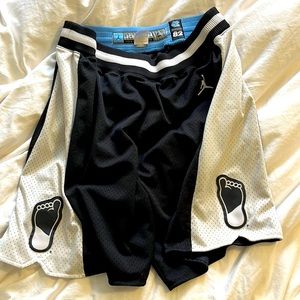 UNC throwback shorts size L